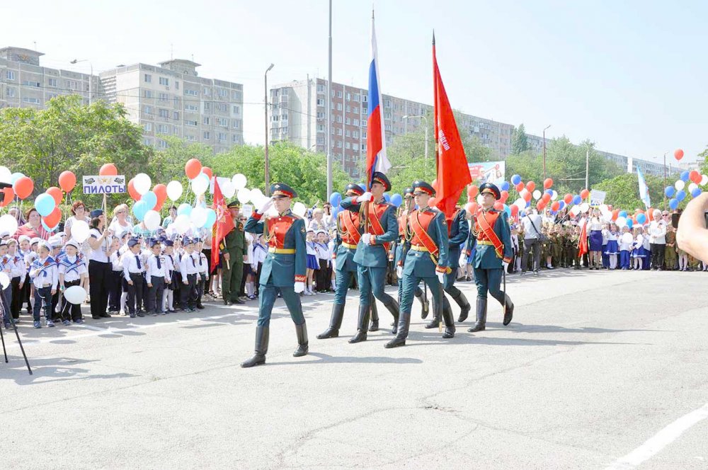 Памятный парад. Детская армия Ростов на Дону. 1 Мая парад детский парк Симферополь.